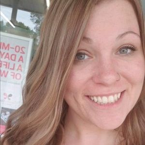 Meet your Posher, Danielle!!